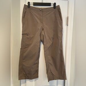 L.L. Bean Size 4 Brown Nylon Stretch Capri Cargo Hiking Pants Zip Pockets